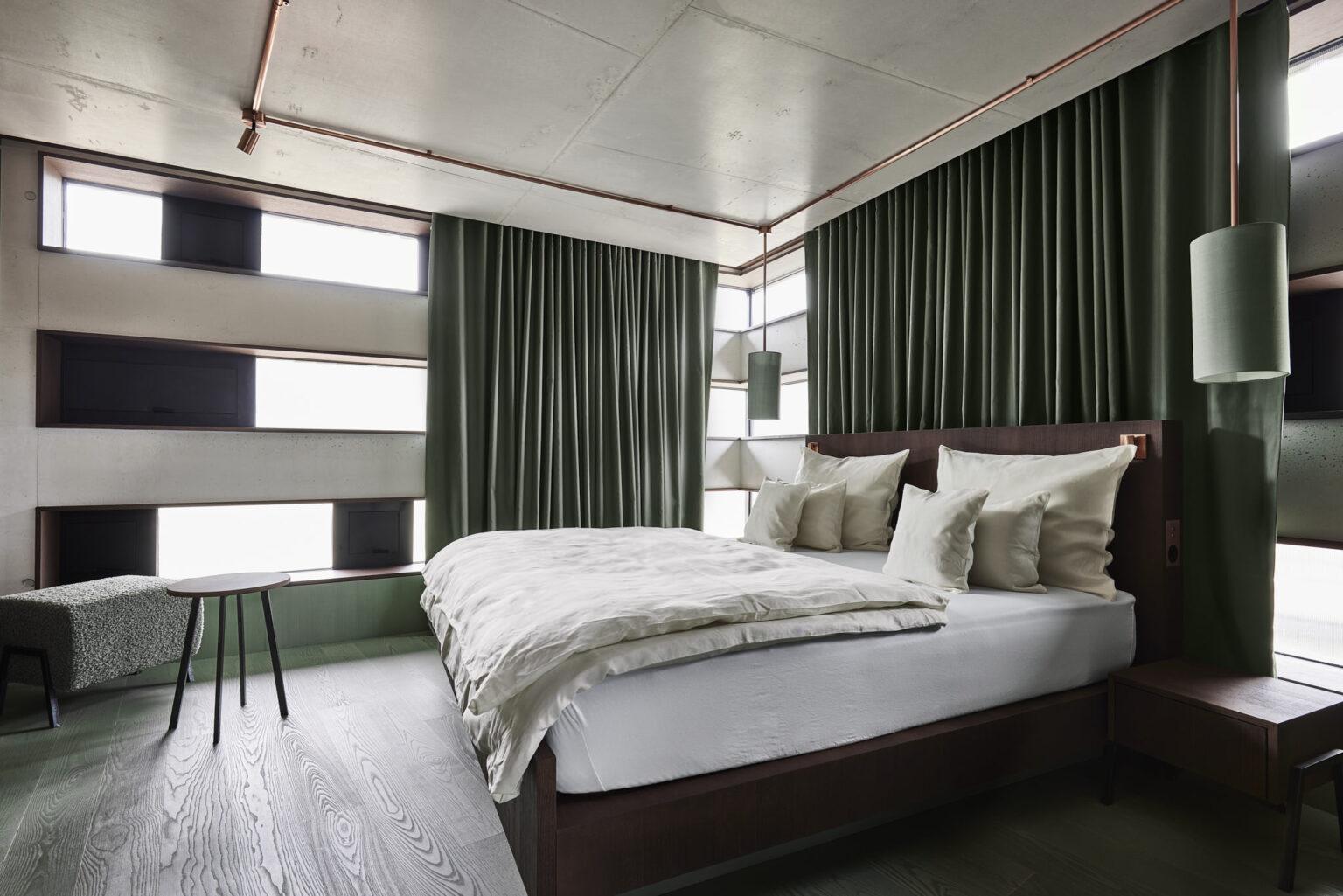 Helles Turmzimmer im Boutique Hotel Badhaus